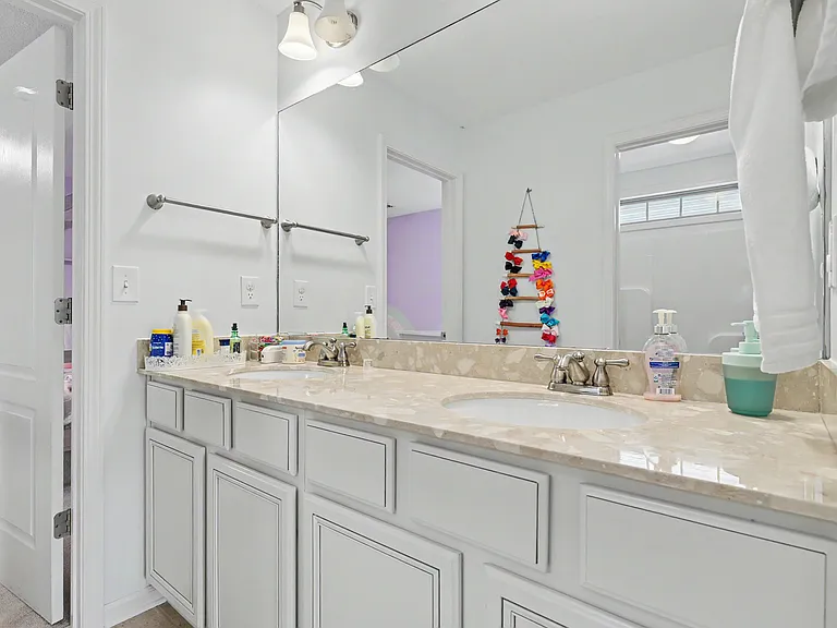 1147 Looking Glass Ln — Photo 1