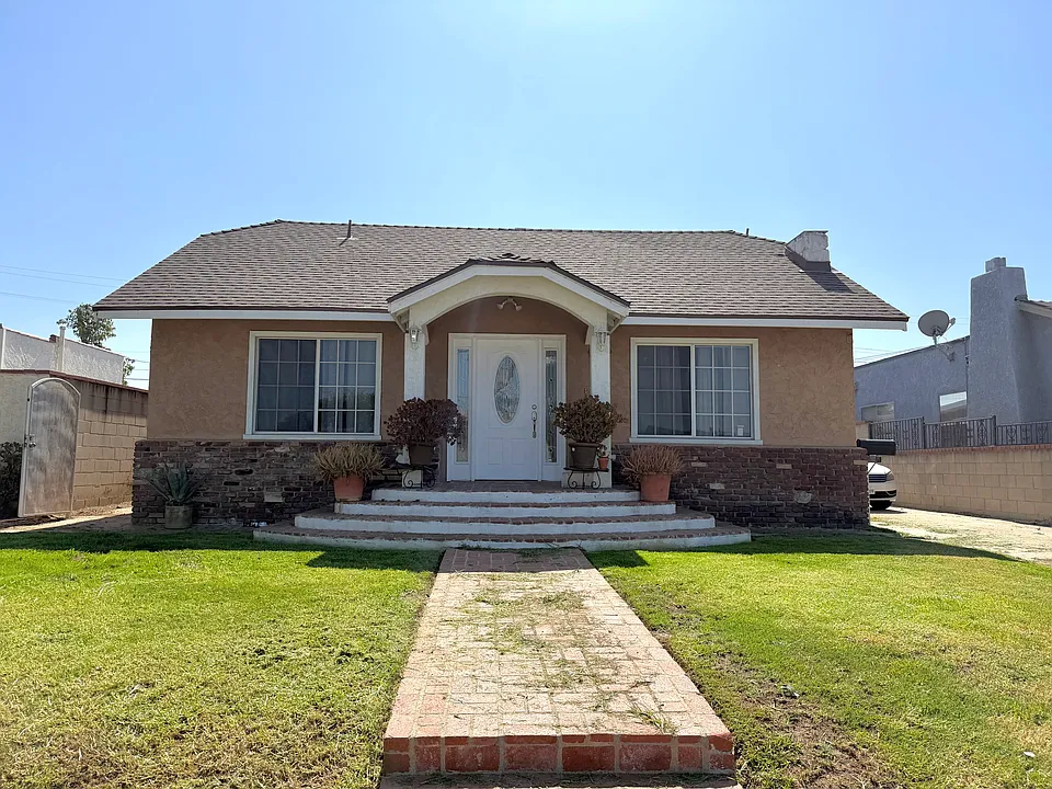 1320 Elm St