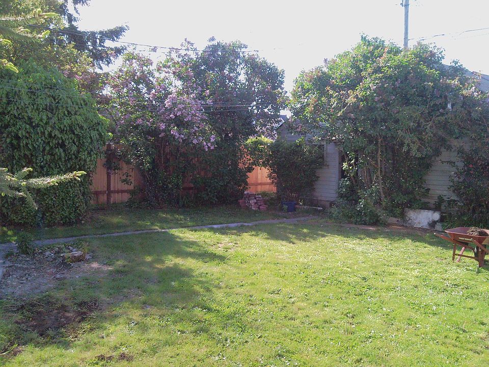 2nd image of 905 E Morton St