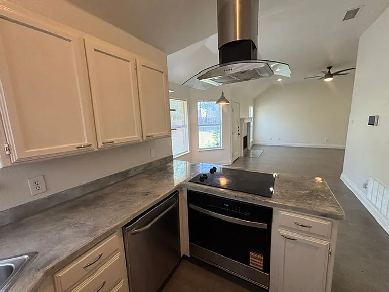 517 Meadowcrest Dr — Photo 12