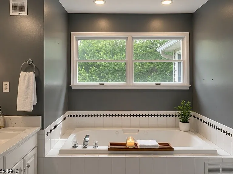 24 Flemming Dr — Photo 10