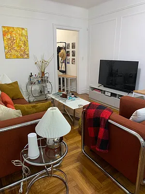 Rented by M.Grossman R.E. Management | media 21