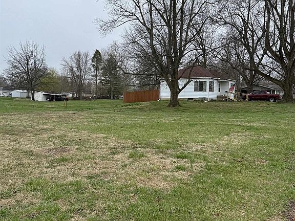 2nd image of 710 W Maple St