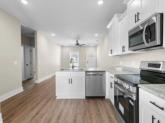 5th image of 1004 Oak St #A