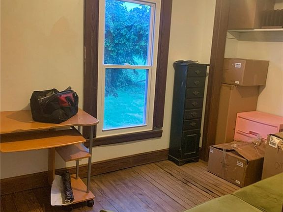 5th image of 222 Sunny Meadows Ln