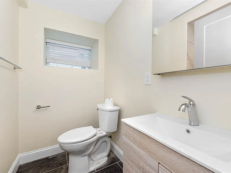72 Stanley Ave — Photo 7