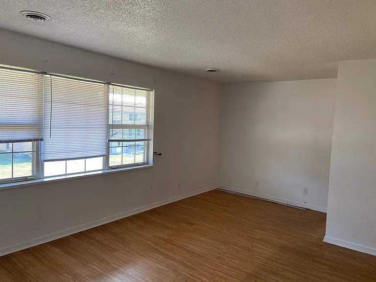 2409 — Photo 2