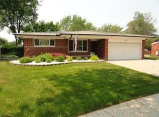 30445 Boewe Dr, Warren, MI 48092