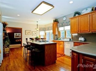 1214 N Lakeview Dr, Palatine, IL 60067