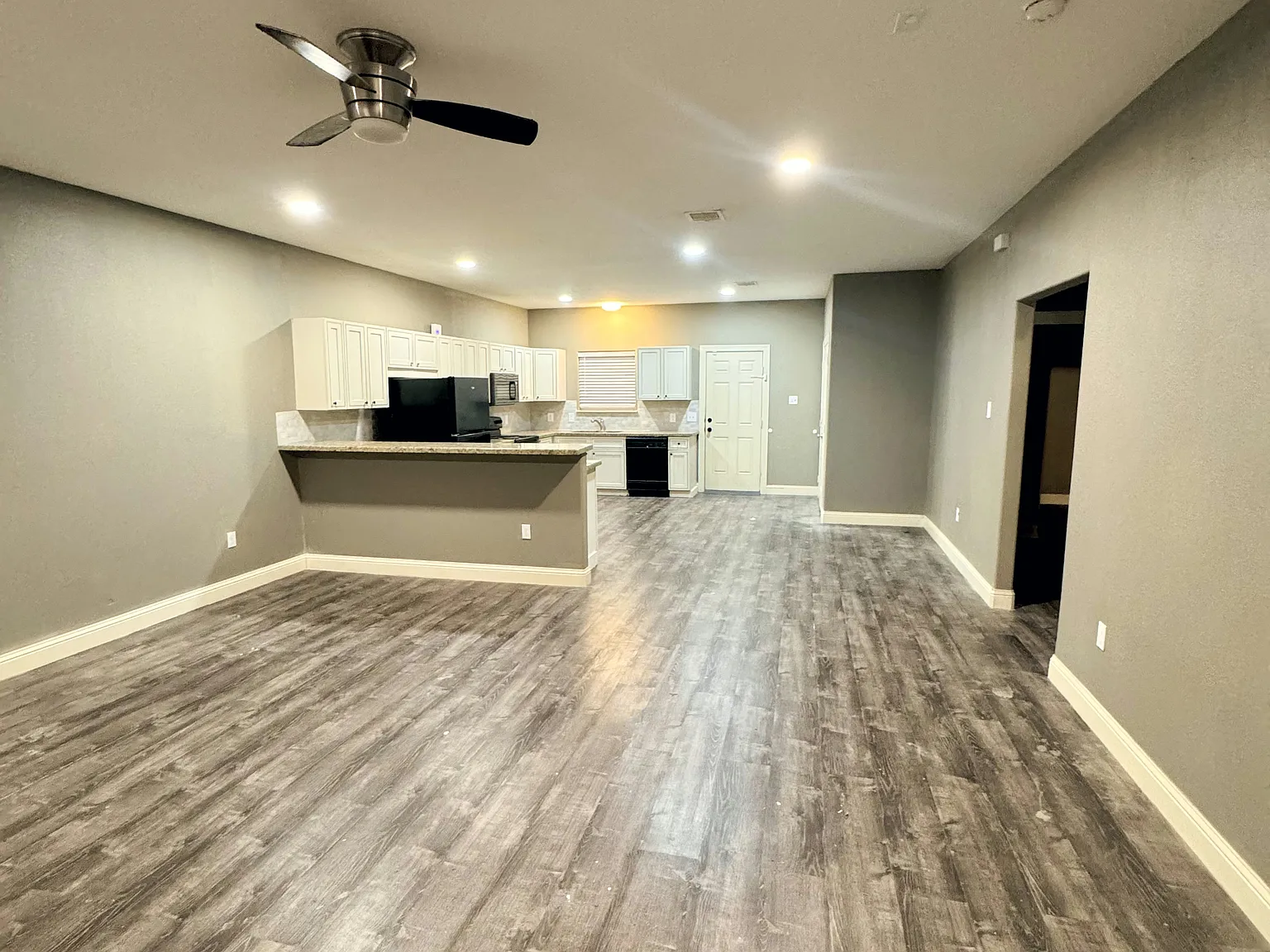 2 bed, 1350 sqft, $1,450 — Photo 2