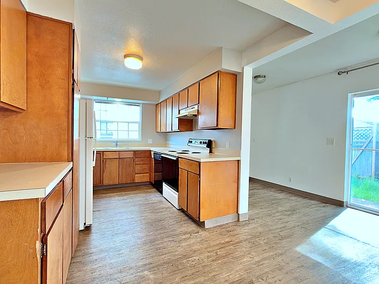 905 NE 94th Ave — Photo 24