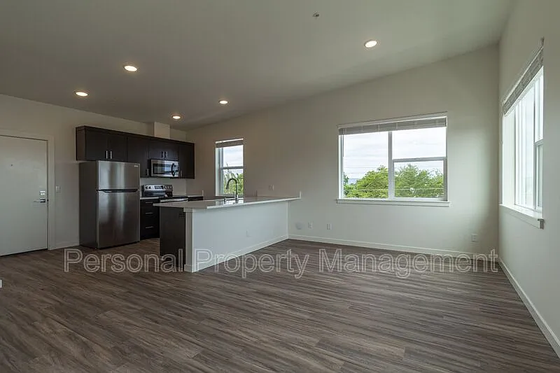 2 bed, 2.0 bath, 1030 sqft, $1,595 — Photo 2