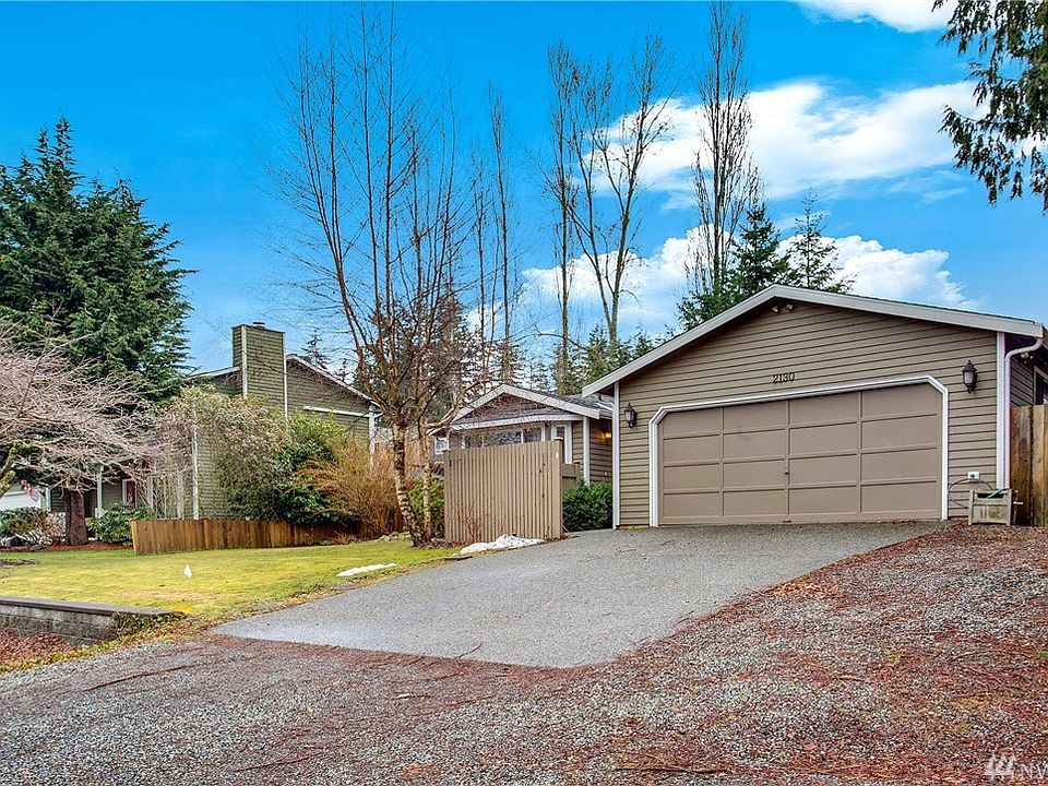 Charming 3 bedroom, 2 full bath rambler is located in a friendly neighborhood in the Silver Lake area