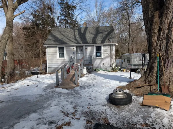 657 1/2 Greenville Ave, Johnston, RI 02919