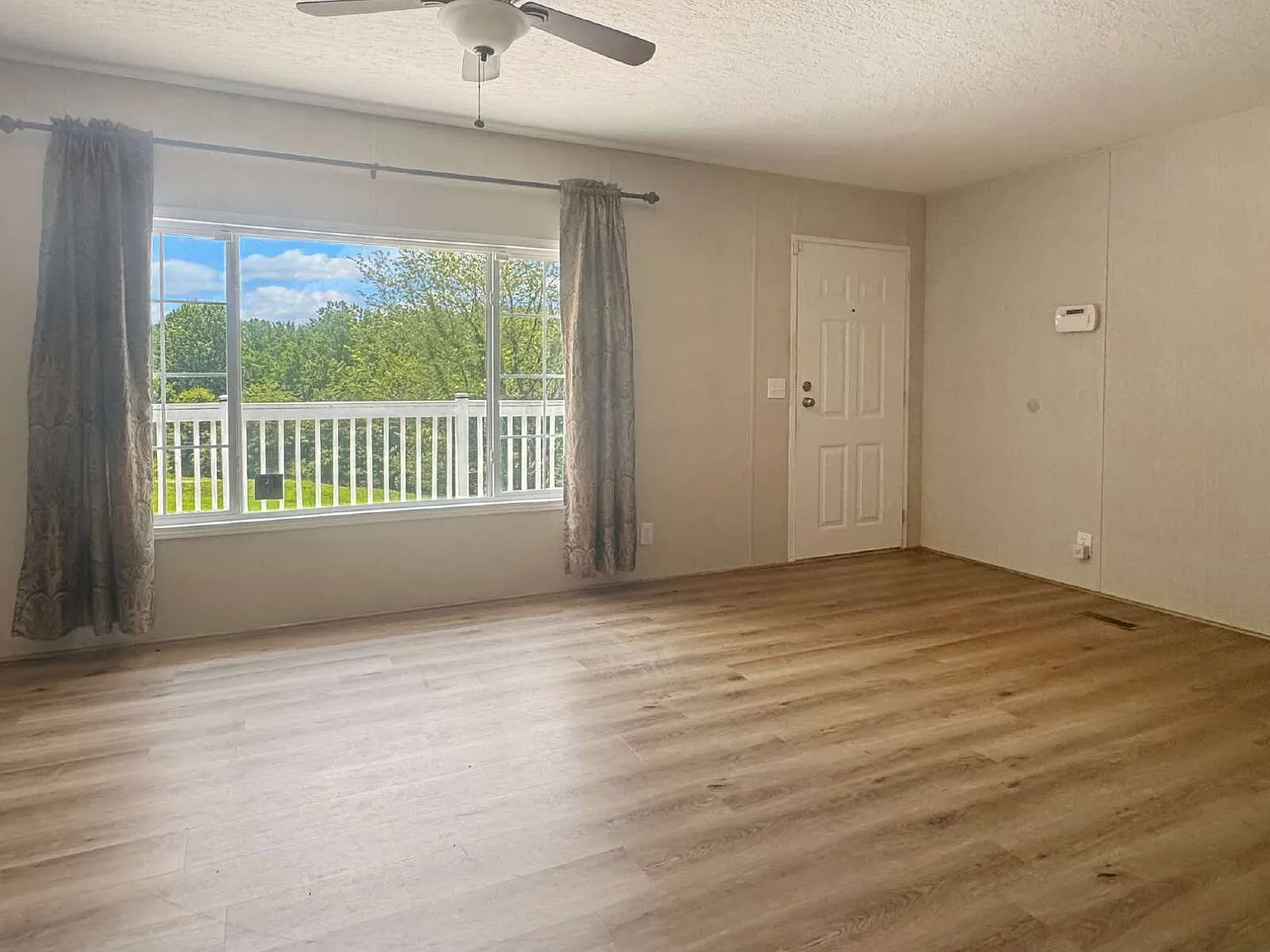 3 bed, 2.0 bath, 1456 sqft, $1,790 — Photo 4