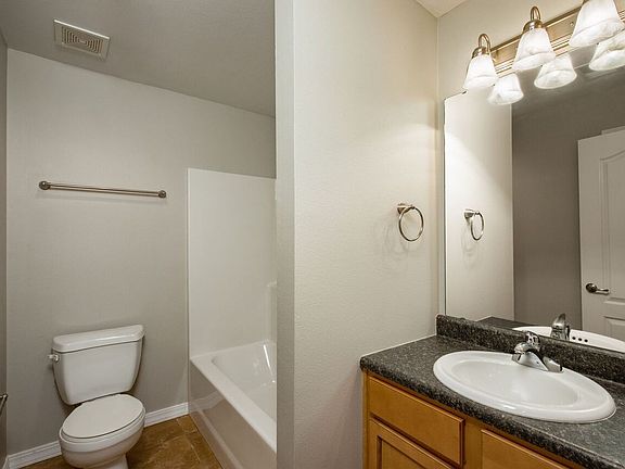 4th image of 2913 Vinyards Pkwy #3
