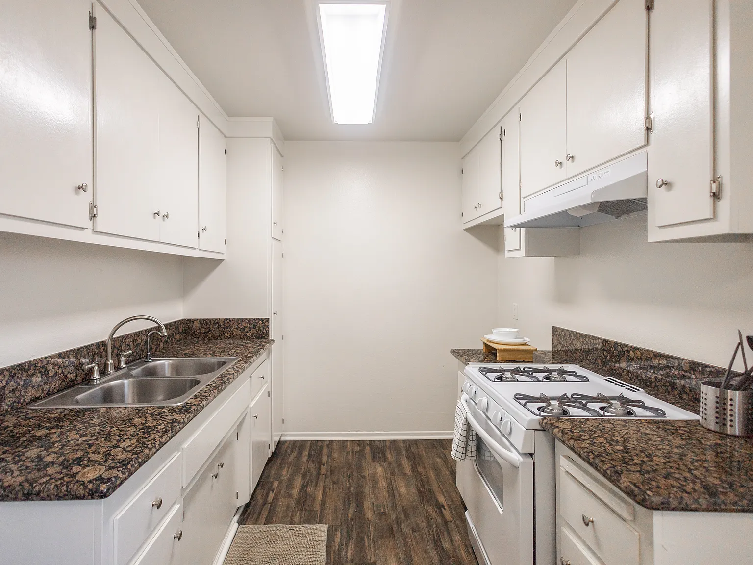 Athenian Apartments — Photo 1