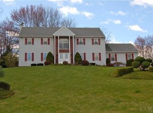 25 Peachtree Dr, Cortlandt Manor, NY 10567