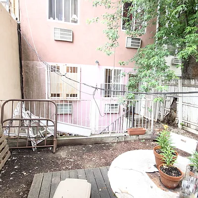 Rented by Nooklyn NYC LLC | media 44