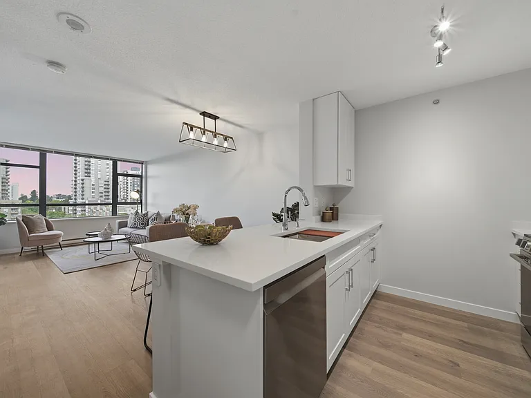 3520 Crowley Dr — Photo 2