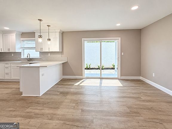 3rd image of 1014 Highland Ave