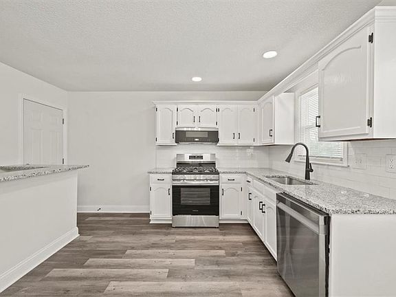 4th image of 1406 N 45th Ter