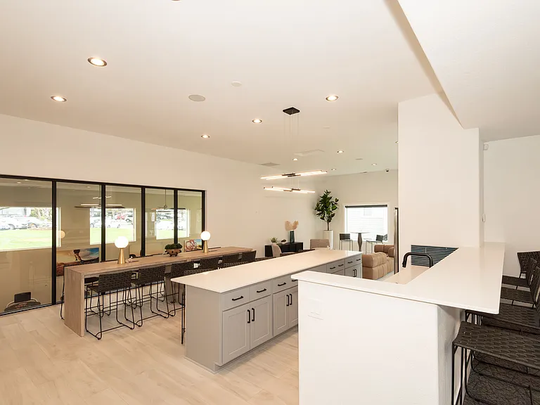 Lumina Apartments — Photo 41