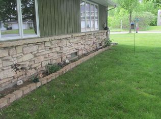 2392 Riverview Dr, Green Bay, WI 54313