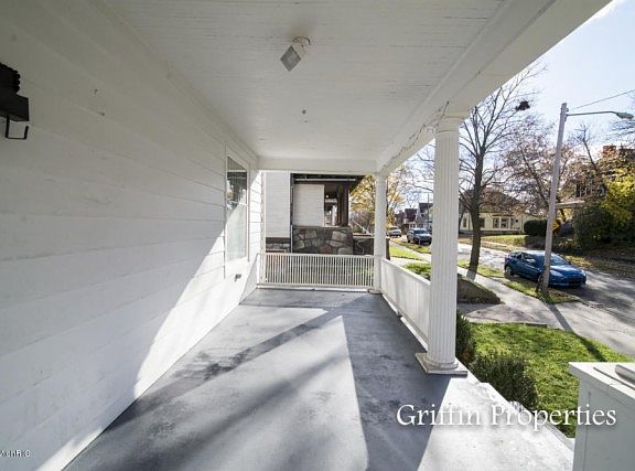 4th image of 306 Auburn Ave SE