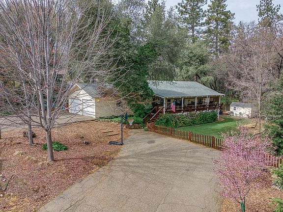 2nd image of 215 Sunny Hills Ln