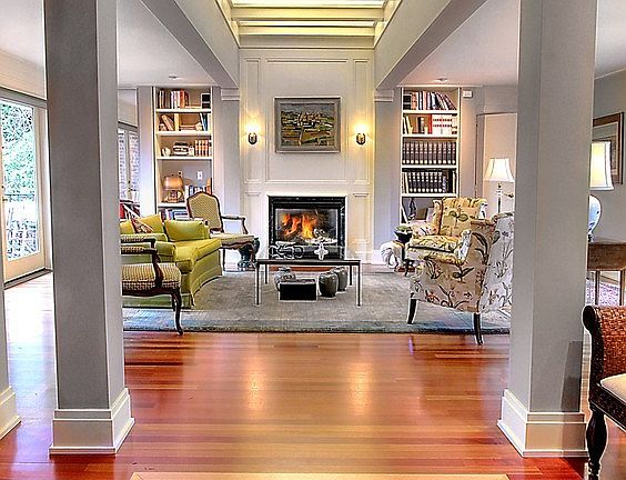 Grand entry with stunning Brazilian cherry wood floors with oak inlay. 