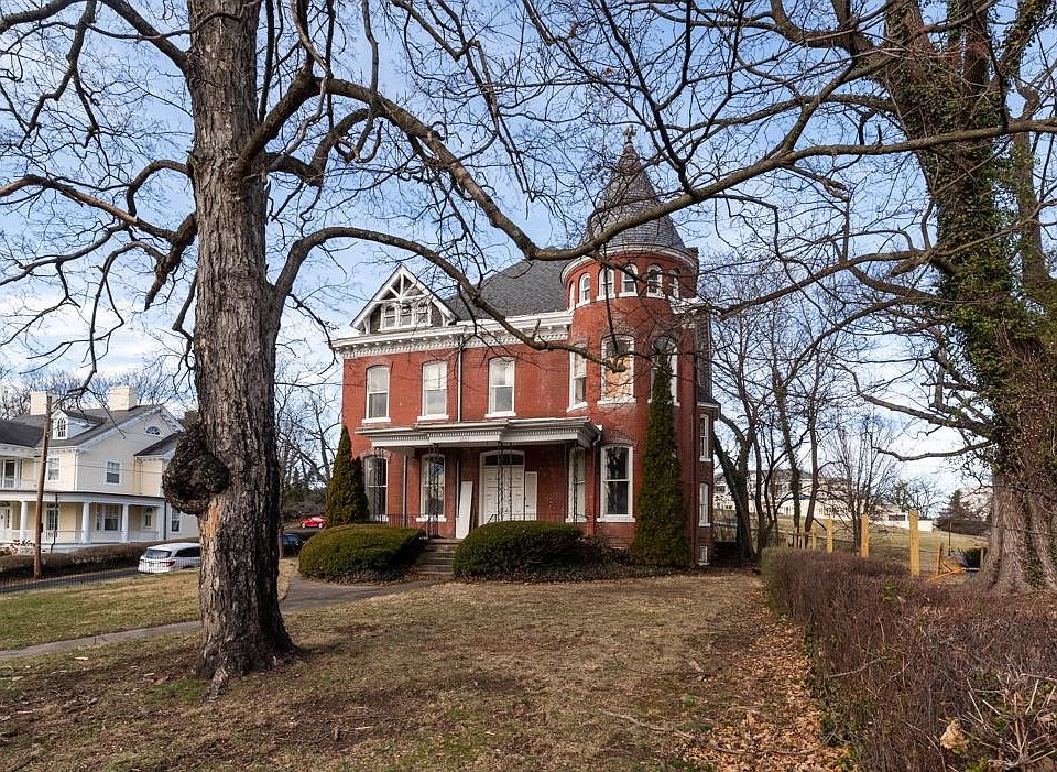 1st image of 204 N Coalter St
