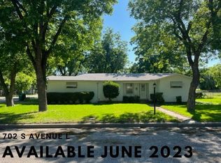 702 S Avenue L, Clifton, TX 76634
