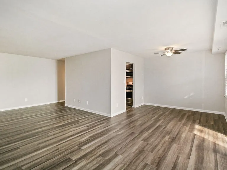 Queens Ridge Apartments — Photo 11