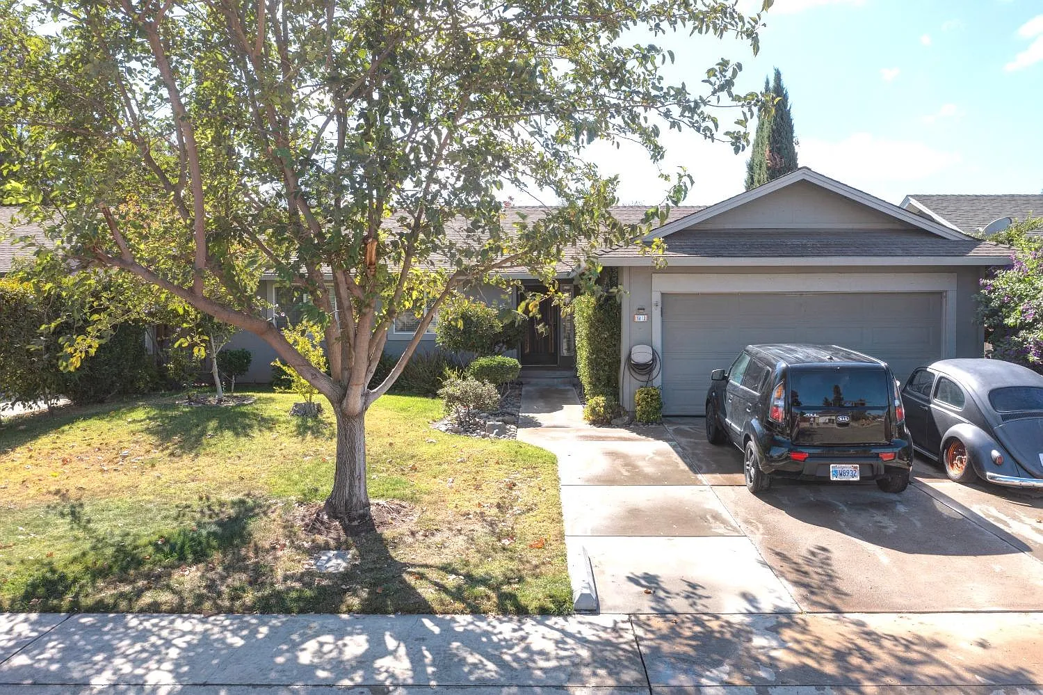 1472 Jennifer St photo 1