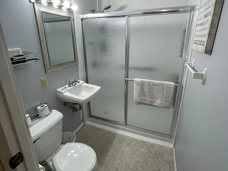 2526 Rochester Ave — Photo 4