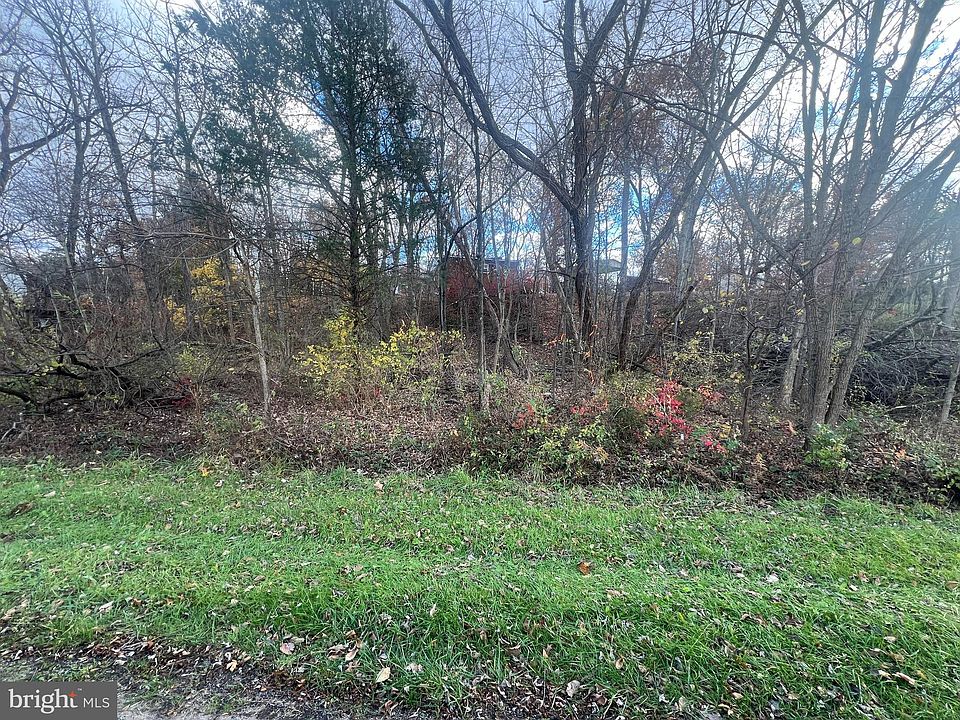 2nd image of Lakeside Dr