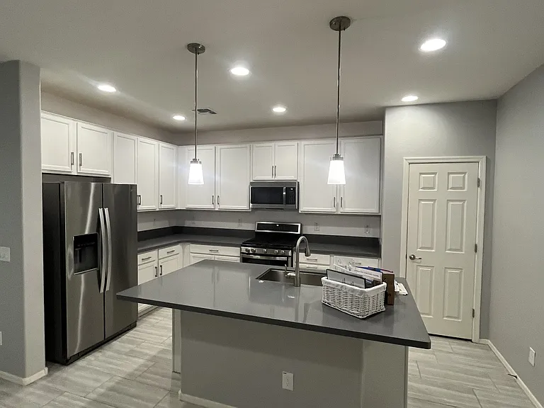 21013 W Almeria Rd — Photo 6