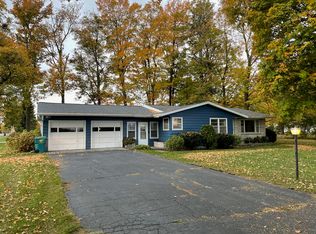 28981 E Fawn River Rd, Sturgis, MI 49091