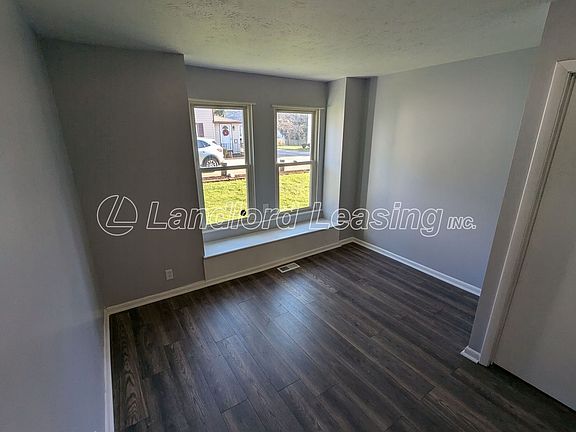 5th image of 163 Crown Hill Ave
