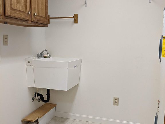 5th image of 831 Oakbrook Dr