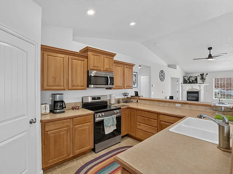8106 W Penny Ln — Photo 12