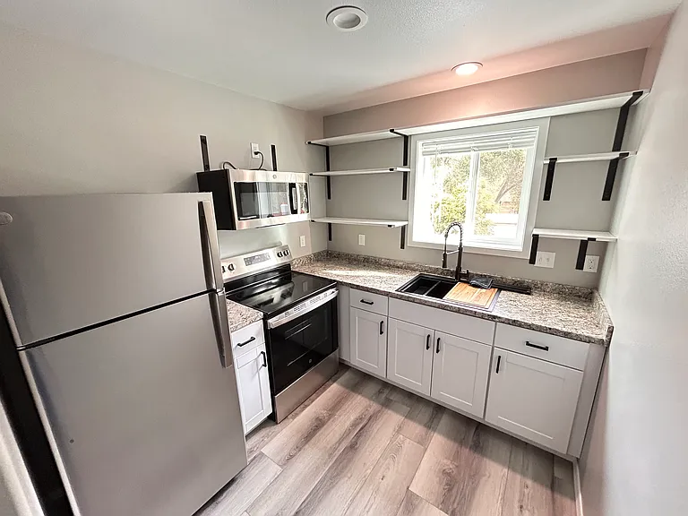 1611 McKinley Ave #D — Photo 4