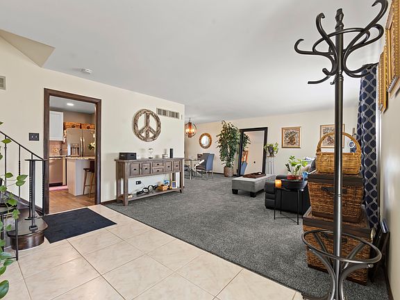 2nd image of 22607 Lakeshore Dr
