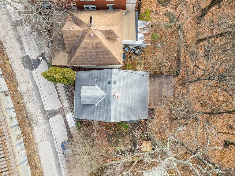 1653 Suburban Avenue — Photo 10