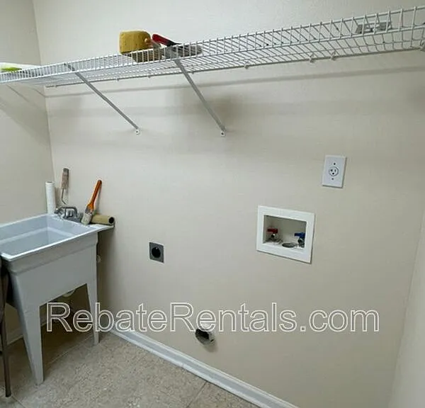 8907 Hampton Landing Dr E — Photo 57