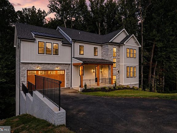3rd image of 6714 Woodridge Rd