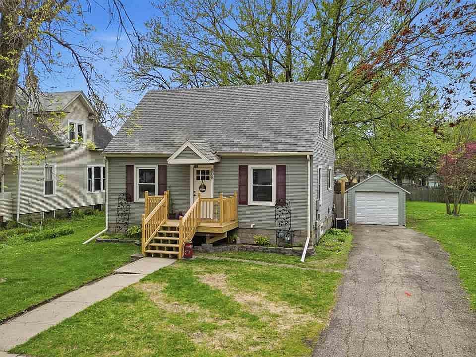1st image of 808 5th Ave SE