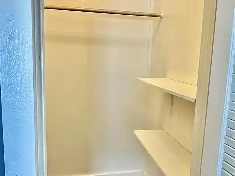 1907 Avenue C #4 — Photo 18
