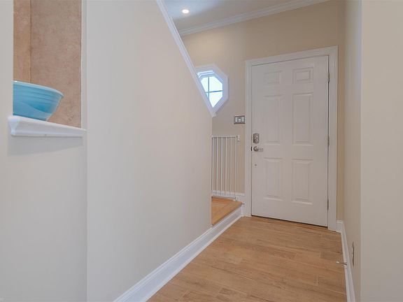 5th image of 25 Katie Ln